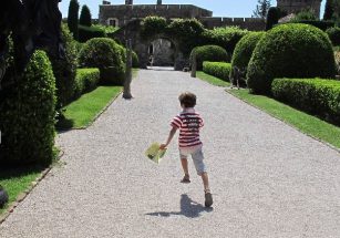 Treasure hunt in the gardens of the Château de La Napoule