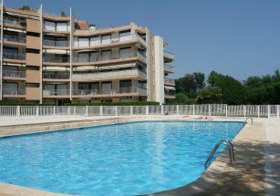 M. VERCRUYSSEN Studio ***