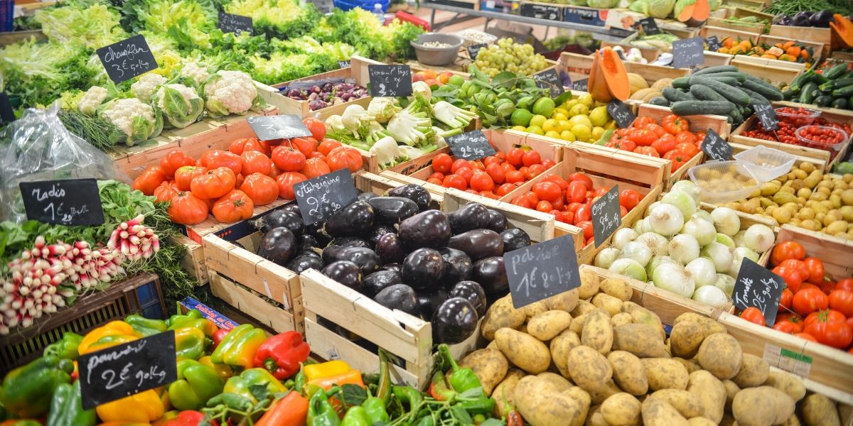 Mercati, vendite in cantiere