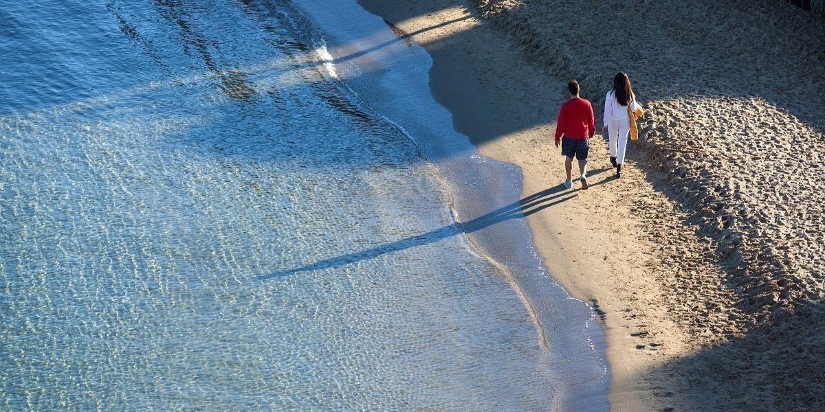 Manger les pieds dans le sable