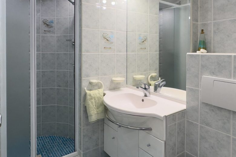 M. BAKKER – 2 appartements dans villa_Mandelieu-La Napoule