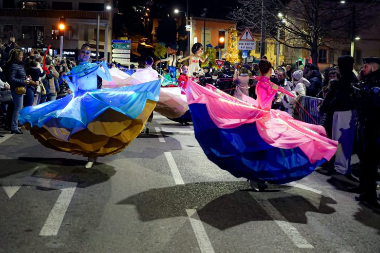 Village « Fête du Mimosa » et Parade Nocturne_Mandelieu-La Napoule