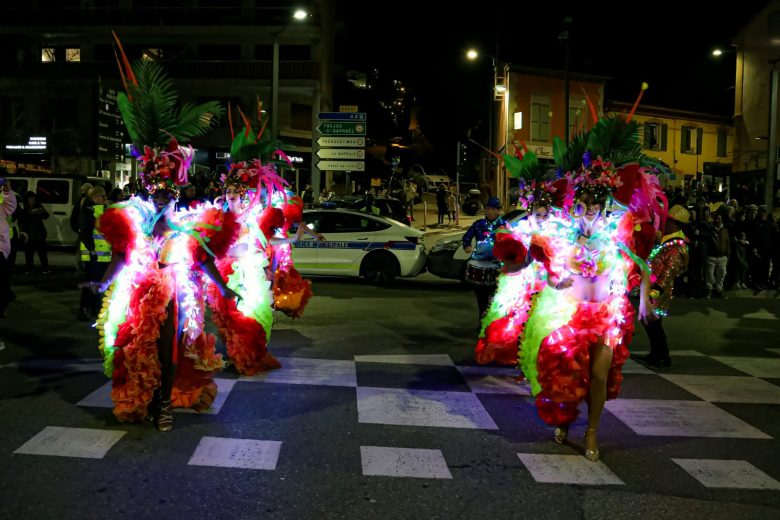 Village « Fête du Mimosa » et Parade Nocturne_Mandelieu-La Napoule