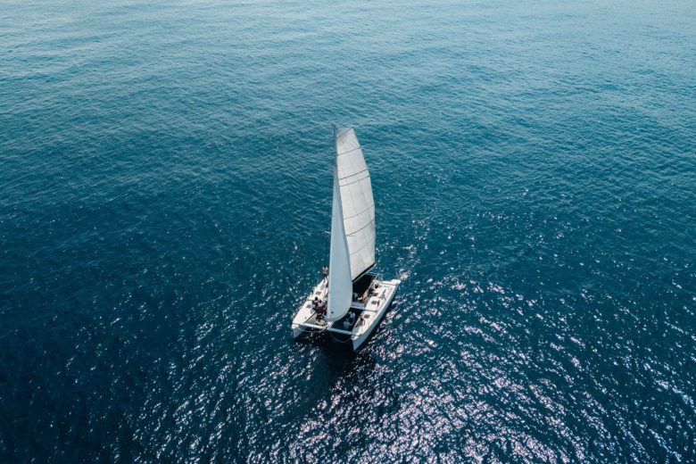 Balade en mer à bord du catamaran Black Sail_Mandelieu-La Napoule